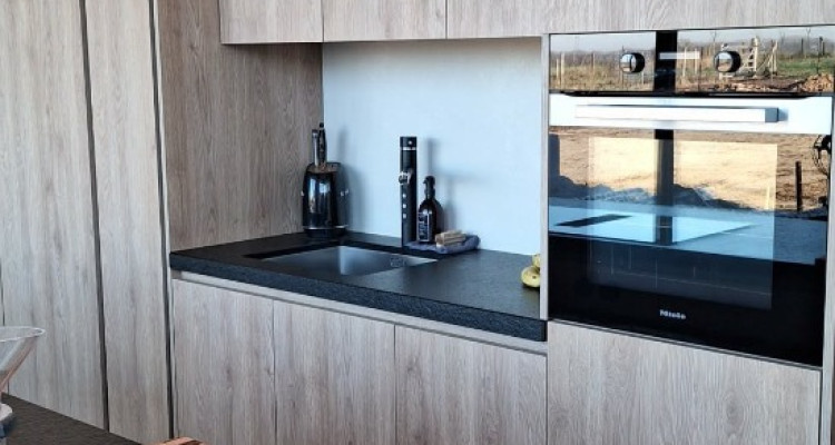 Miele-oven en inbouwtoestellen in een geplaatste keuken